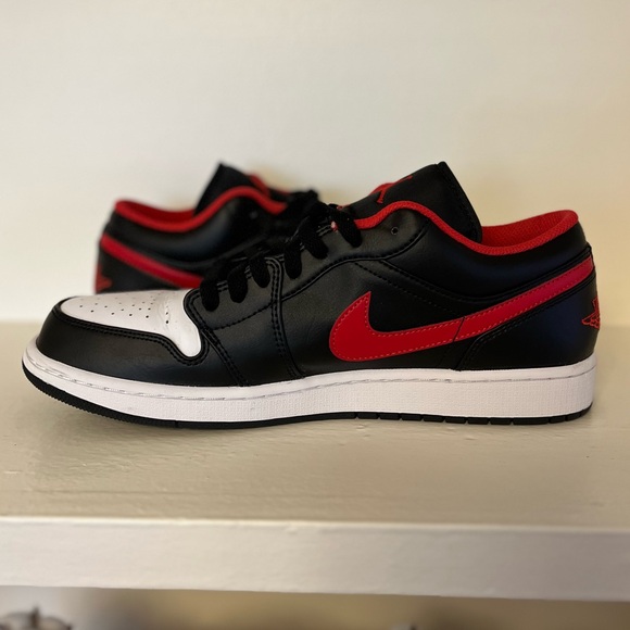 PRICE DROP!🎈Like new Air Jordan 1 Low red and black. - Picture 6 of 9